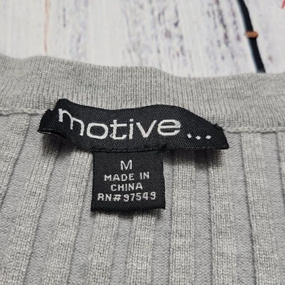 Motive Women's Medium Grey Ribbed Fitted Dressy Chic Casual Buckle Sweater - Picture 6 of 8